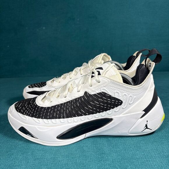 Athletic_Shoes